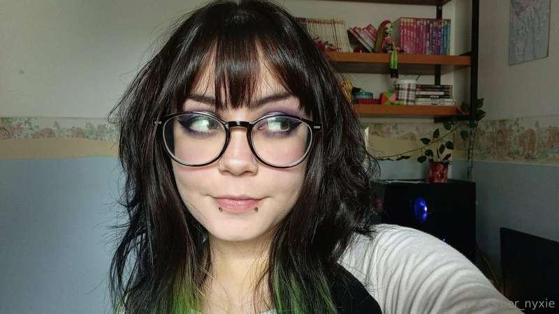 Cute selfies I took today lol  I'll upload the new photoset ..