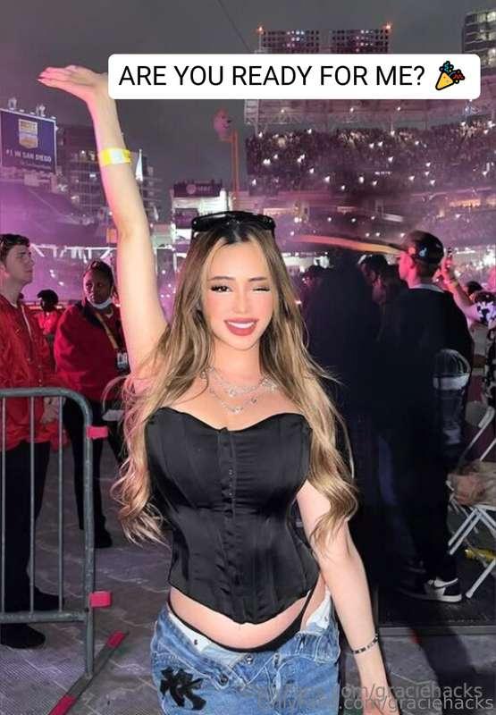 Friday vibes. Don’t lie, you feel like this too and your bos..