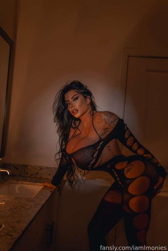 Leave a message bby 🖤📞



#lmonies #brunette #italian #faketits #2000cc