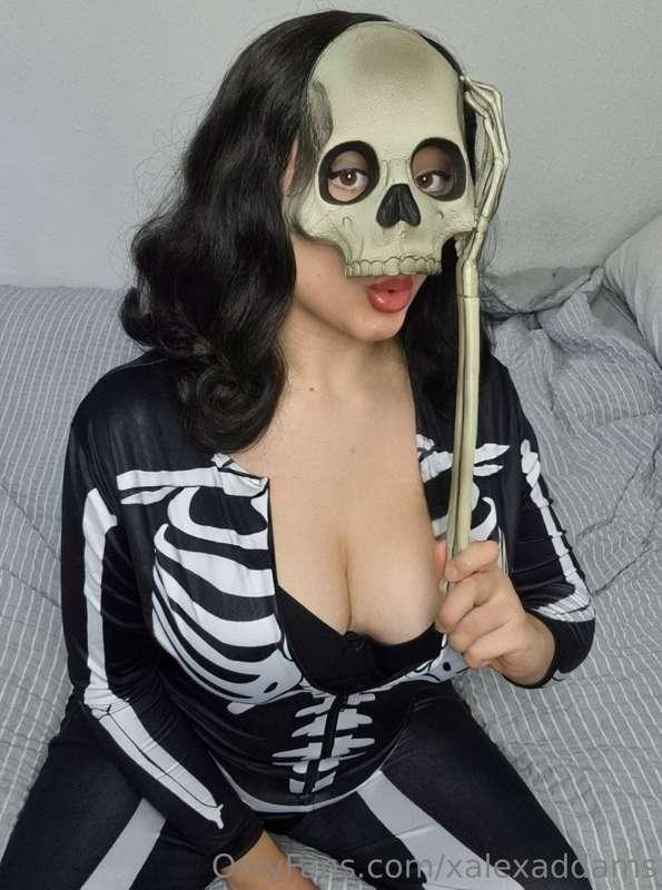 I promise to hold you if you get scared 💕💀