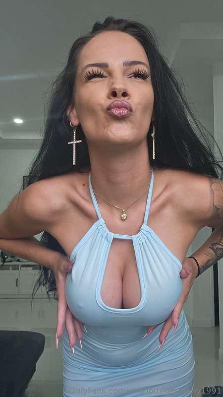Do you have something for me to put it in the middle? 🤭💗