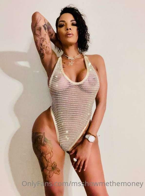 I need help slipping out of this....Would you help? 🥵🙈