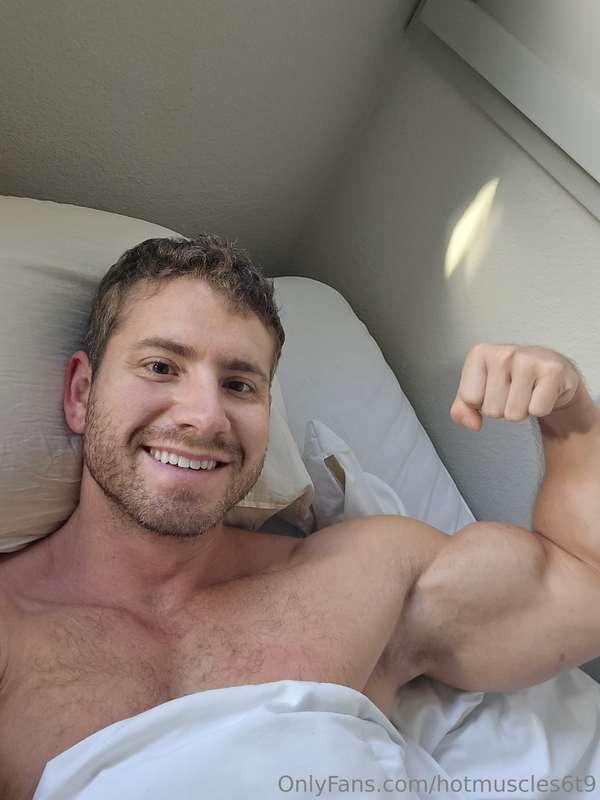 Wouldn't you love to cuddle with me? 😈