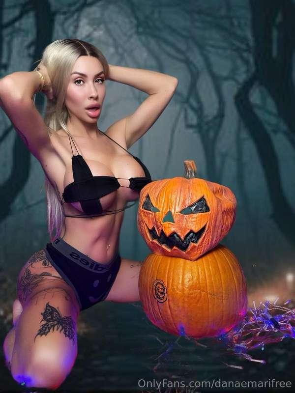 Feelin' like a naughty little pumpkin treat. Ready to play? ..