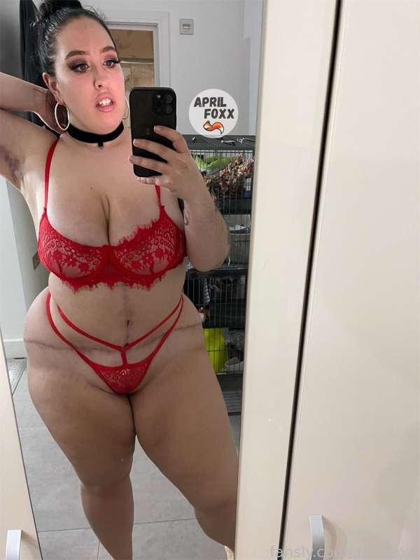 I love mirror selfies😈