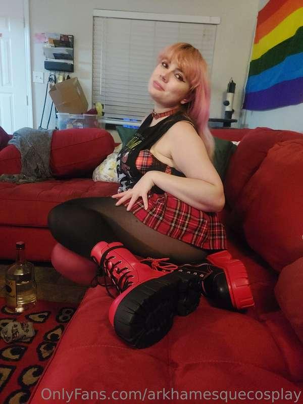Not wearing panties, shhhh don't tell 🤭