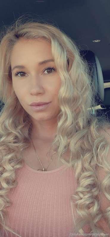 Just bought some cute new lingerie.. whose ready to see me t..