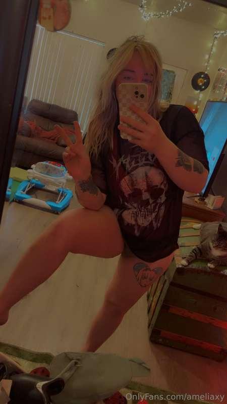 Lazy momma morning yesterday! Panties of the day and floppy ..
