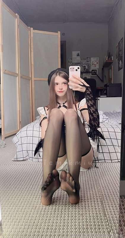 temikmiufeet image #1