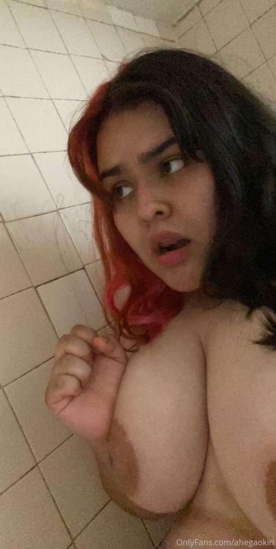 my boobs look so good in this oh my god? 😍