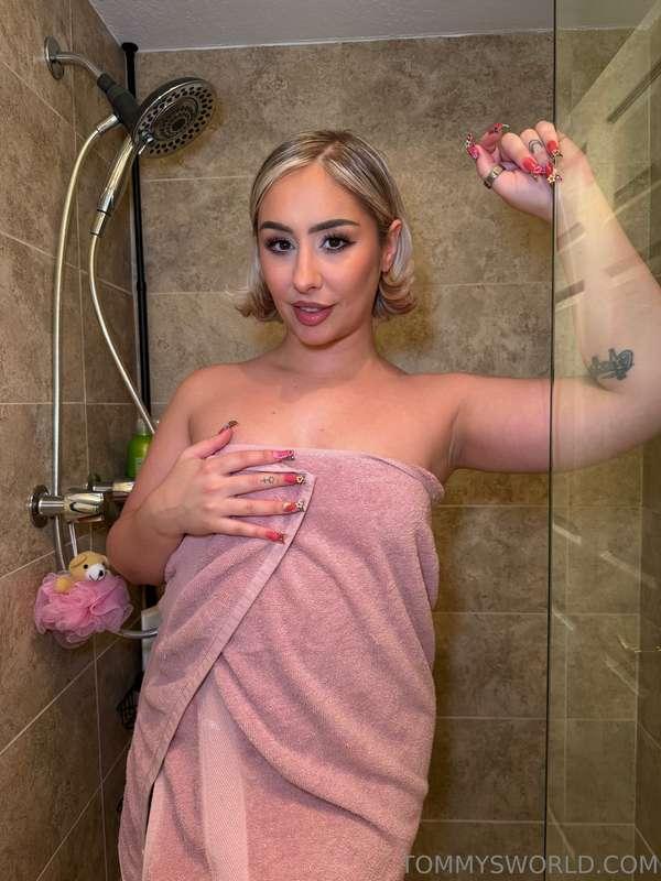 I need someone to help me with the soap💦 you volunteering?Ne..