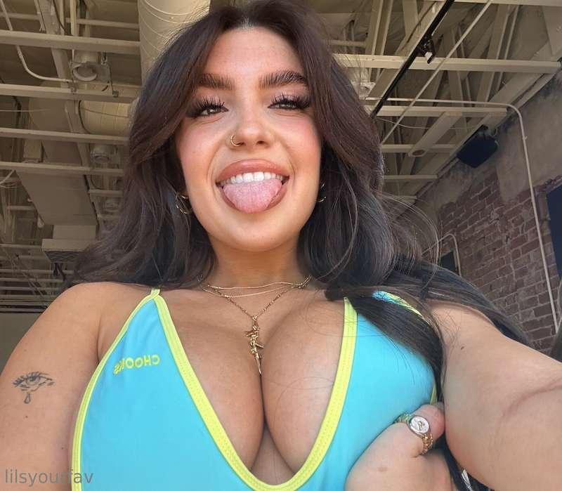 👅