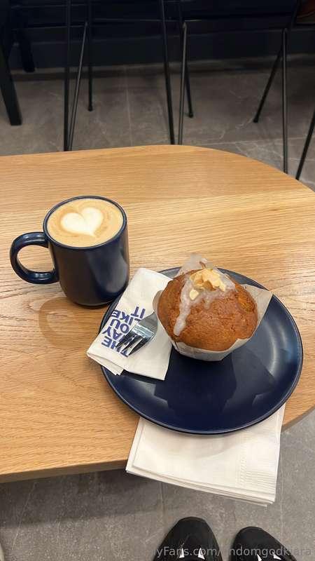 loves a good coffee $8