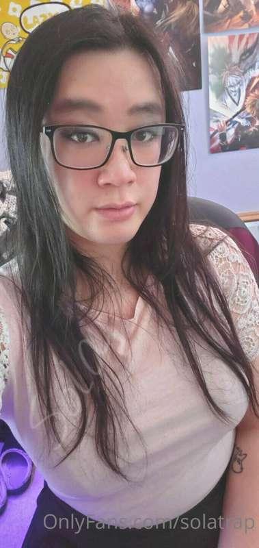 Reach under my skirt and find my surprise 🤤