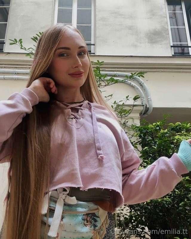 I can't get enough of myself with hair like that! Do you lik..