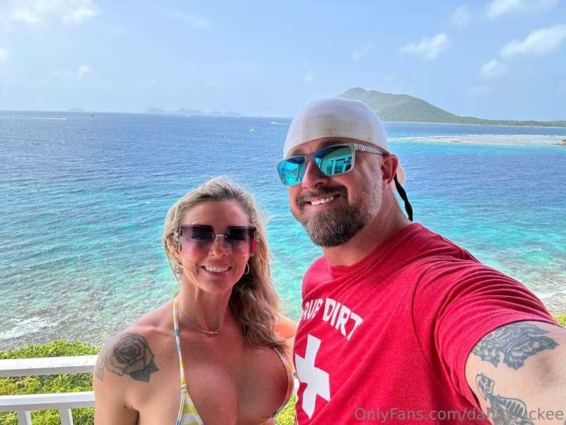 @sweetvickie and I loving the island life