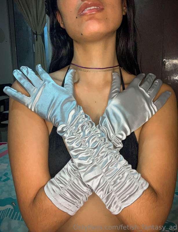 Don’t you wish my hands were wrapped around you instead? 😈👸🏾..