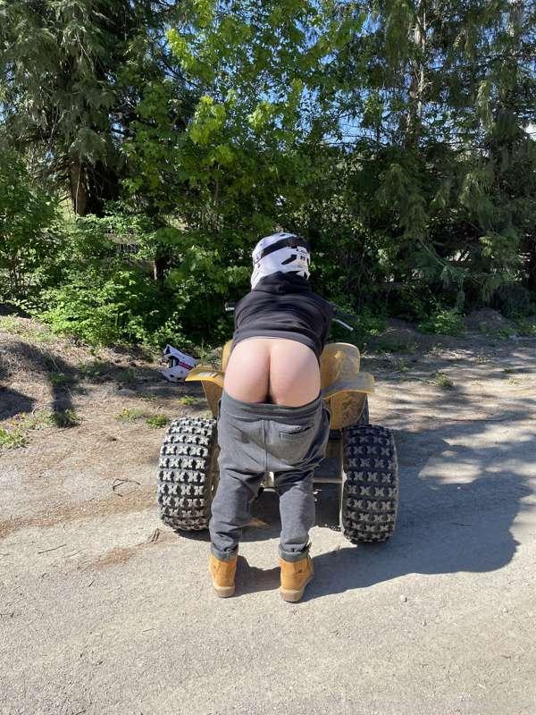 Off the grind camping for the weekend! See you guys Tuesday❤..