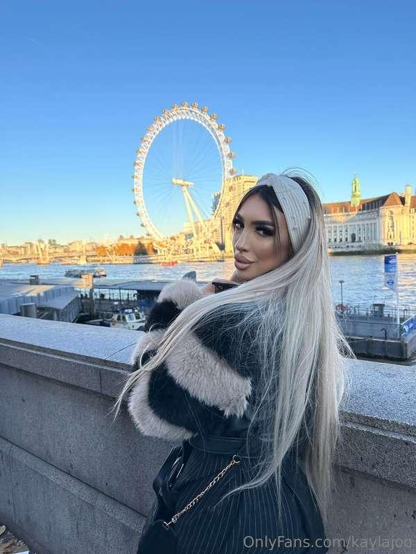 We should do a sight seeing together in London some dayy 😍Wh..