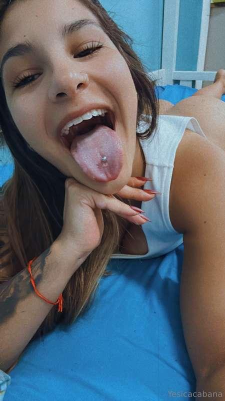 Do you want to see my tits and my wet pussy? then take advan..