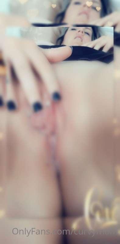 Mmm solo ass and pussy play 😍