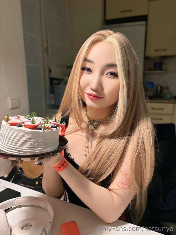 Hooray, happy birthday to me! 🎂✨ October 31 is a magical day..