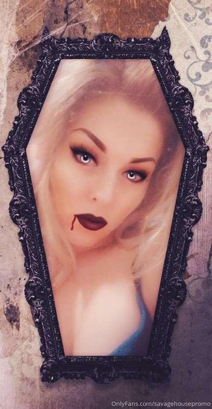 Hey babes 🧡 Head over to my VIP page for a FREE dick rate wh..