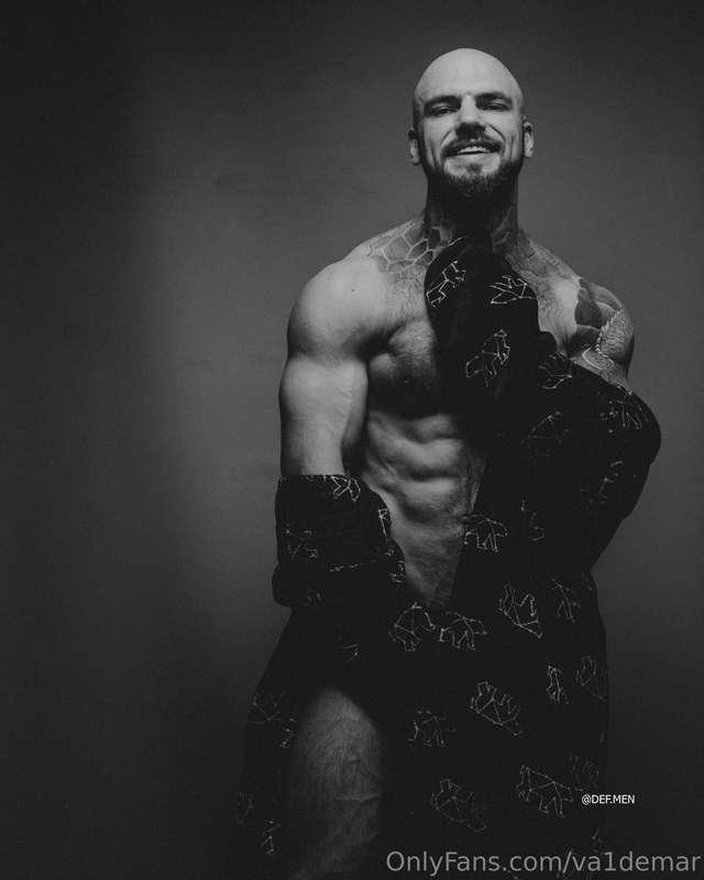 A bit of black and white art for beauty enthusiasts