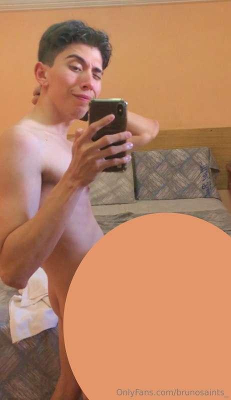 Este vato me quería comer la vergota! Se la comió todita...
..