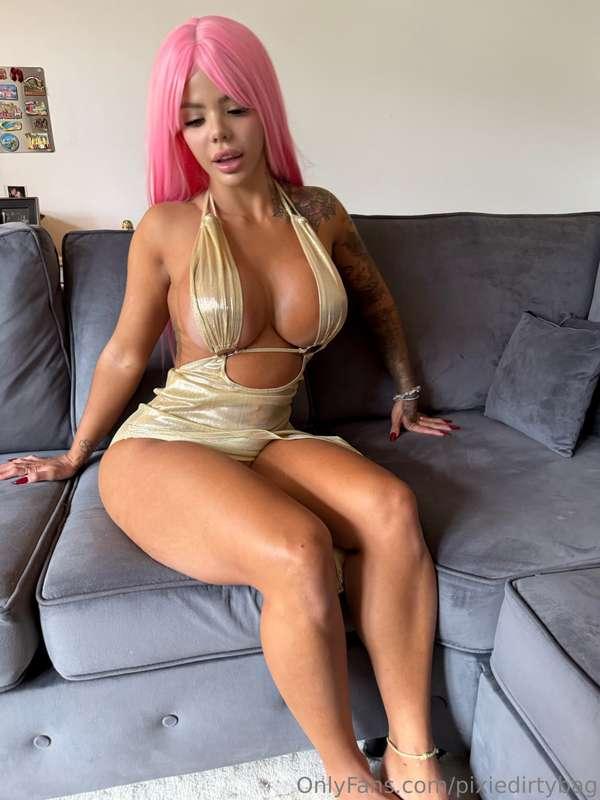 Smile sweet, but I bite if you get too close😈💦