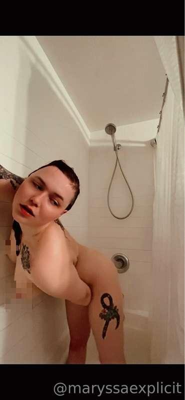 Full gallery is going up on my paid page 😈 with a nice video..