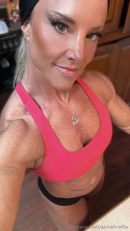 Happy Friday friends!! 💋