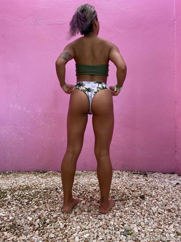 You’re either grabbing my arms or my waist, which one is it?..
