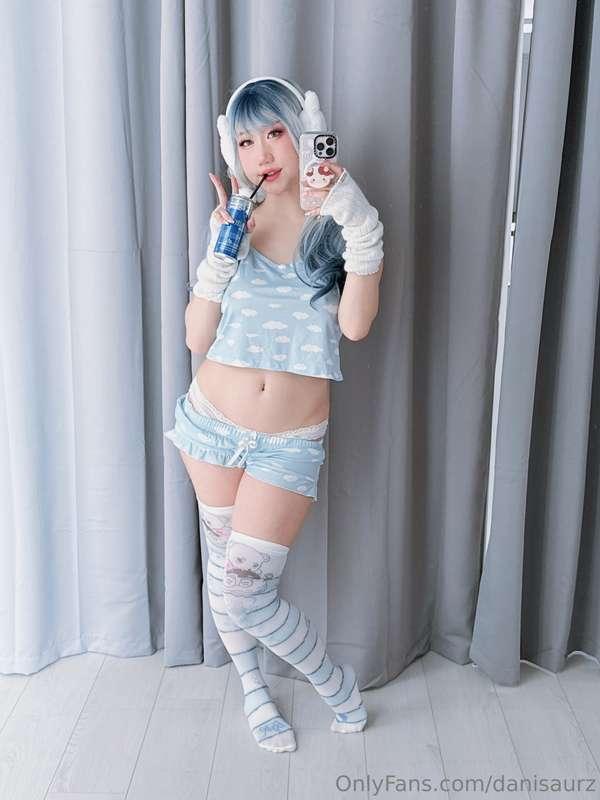 Happy Easter 🎀 Check your inbox for a surprise later today! ..