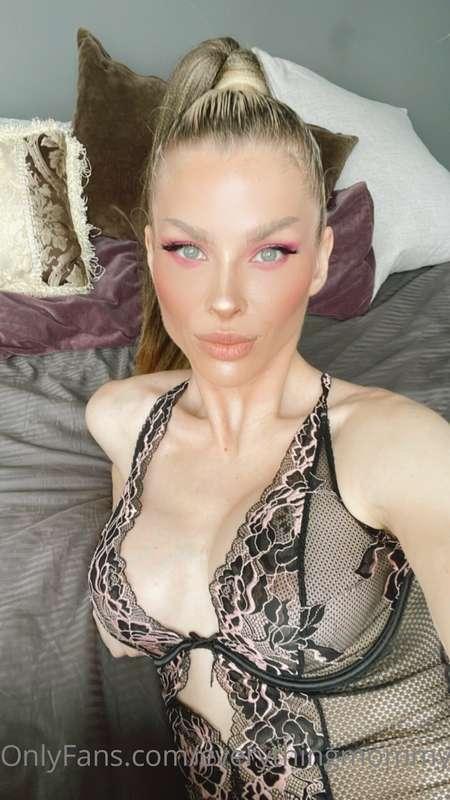 First fan to tip $30 get's $300 worth of Nylon/Stocking cont..