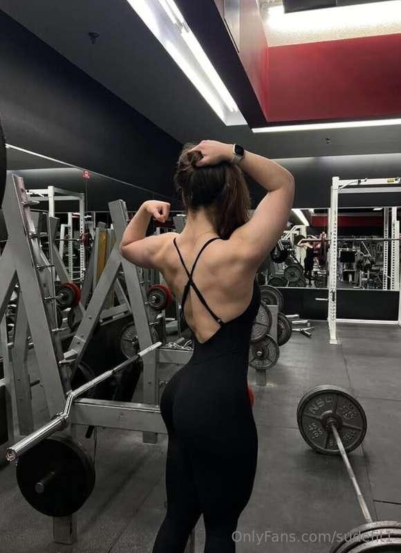 Flexing for you 💪 Tell me, do I have your full attention now..