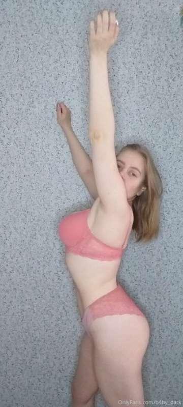 From Russia with love😈😈 Russian babe waiting for your cock😉😉..