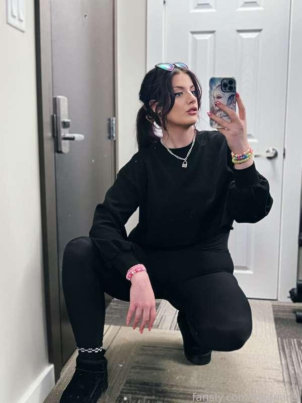 The rest of yesterdays outfit photos 🥰

#fyp #tall #tallgirl #fitness #outfit #thicc #longlegs #thighs #thiccthighs #goth #gothgirl #alternative #altgirl #boots #jumpsuit #bodysuit #leggings #chain #choker 