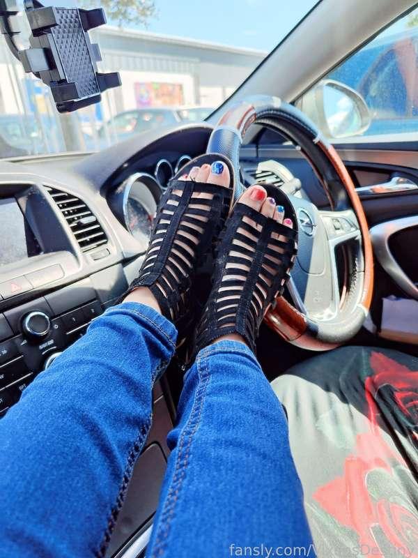 #fyp #teen #18 #young #petit #small #customs #daddy #feet #footfetish #feetfinder