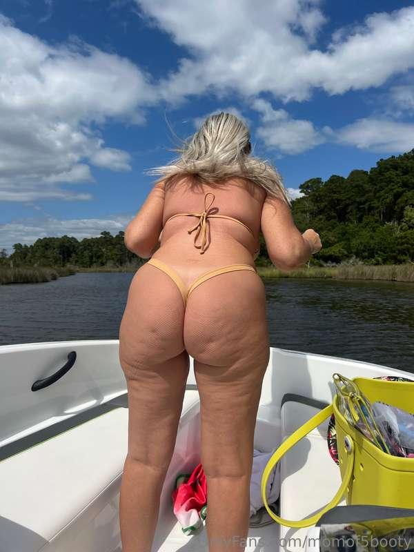 momof5booty main image