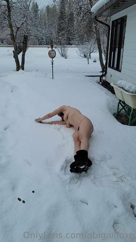 Full videos on @abbyfoxe! (it's a snow angle!)