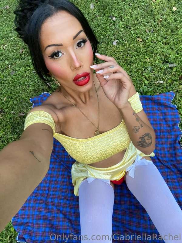 Wanna see more? Slide into my DM’s baby 💦👅