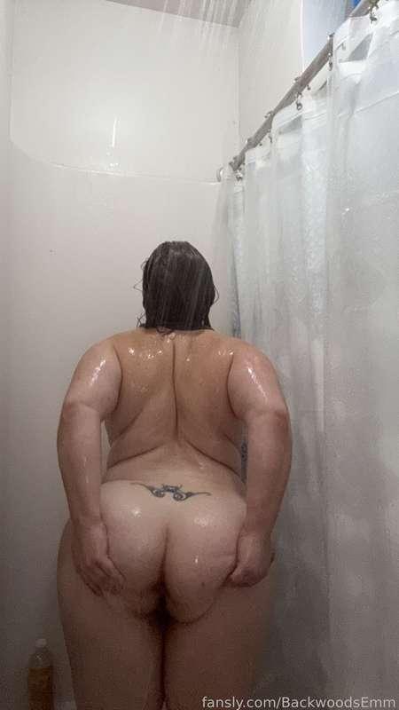 Rub me down, nice and slowly in the shower. I’ll return the favor 😘 

#shower #chubby #thick #natural #real #face #fyp #milf #pawg #bbw #phat #ass #tits #fat #plus 