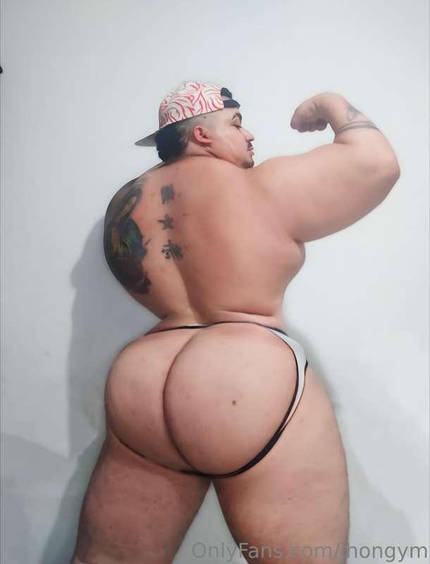 ¡Un gran trasero para ti!💪🏼🍑🔥

A big butt for you!💪🏼🍑🔥