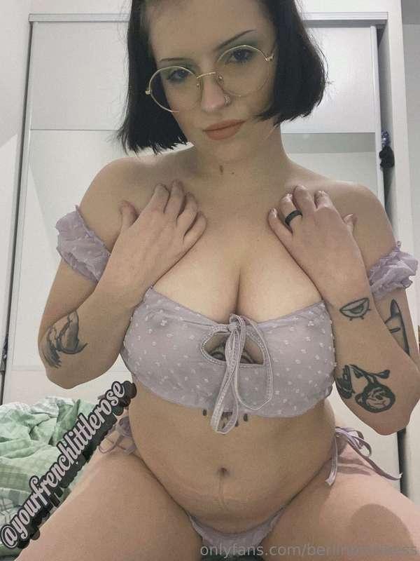 ## 🥀 Subscribe to your French baby girl 🥀 oh oui chéri I’ll ..