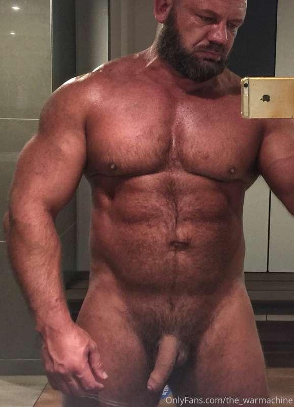 Pretty good lighting in this bathroom