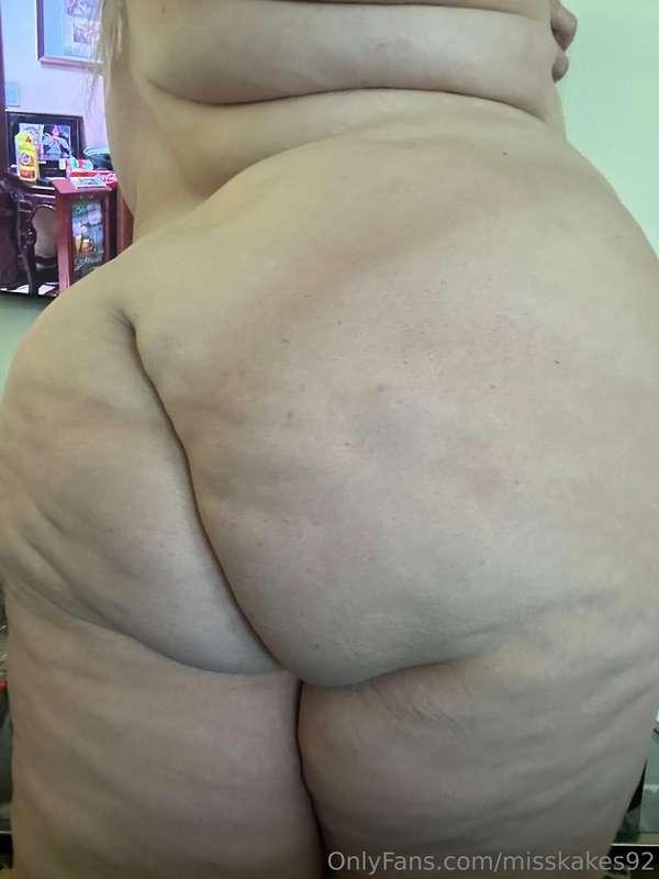 Morning booty looks like it needs some oil rubbed on it who’..