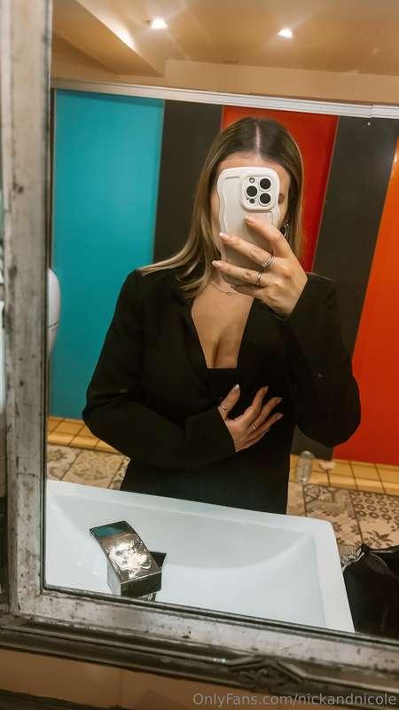 Being naughty in the bathroom on my night out 😈