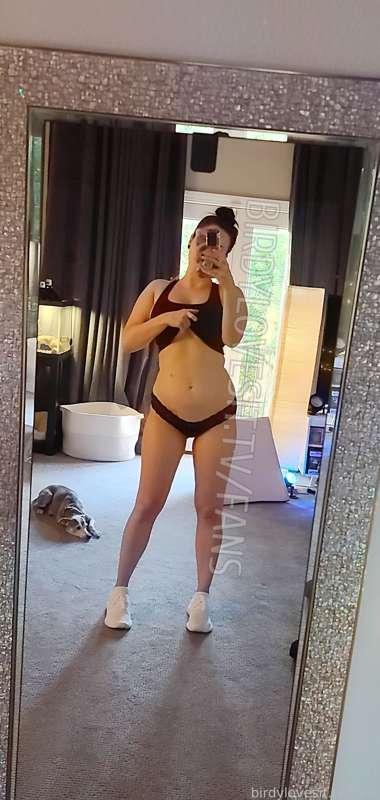 #fullbody #fyp #panties #pantyfetish #shoes #legs #workout #bra #mirrorselfie #selfie #sneakers