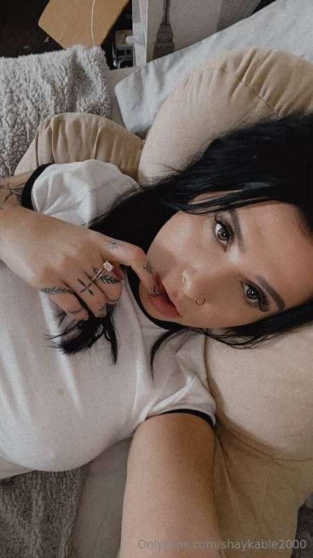 Come to bed with me? 🤭😈